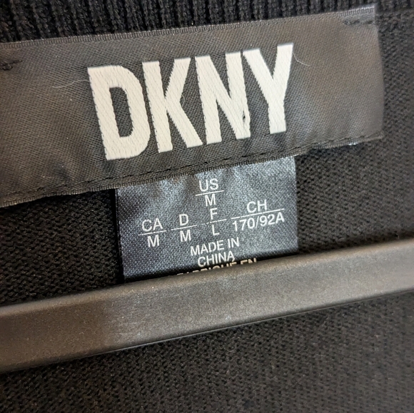 DKNY V neck long sleeve sweater logo shoulder detail black - size M - Picture 2 of 8